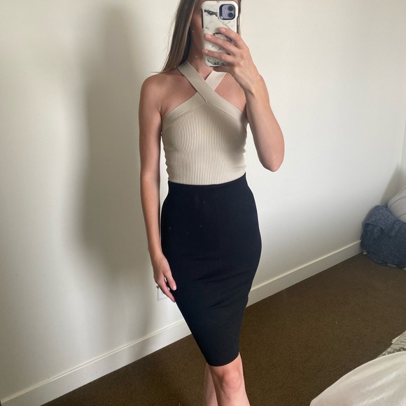 Aritzia - Wilfred Black Pencil Skirt - Picture 2 of 5